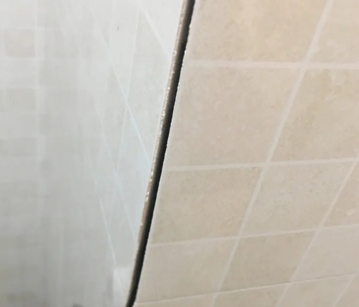 陵城瓷砖空鼓维修公司分享阳台瓷砖脱落的修复过程可以分为以下几个步骤